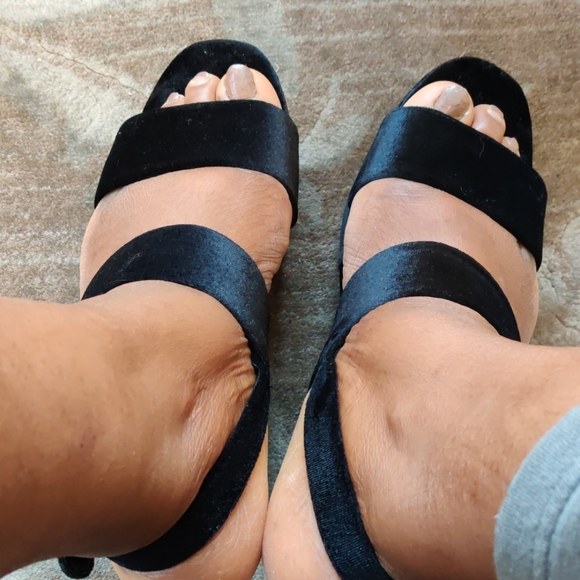 Steve Madden Carlyle Velvet Wedge Sandal - Picture 2 of 7